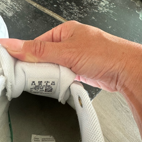 Lightly worn sneakers - Picture 3 of 3